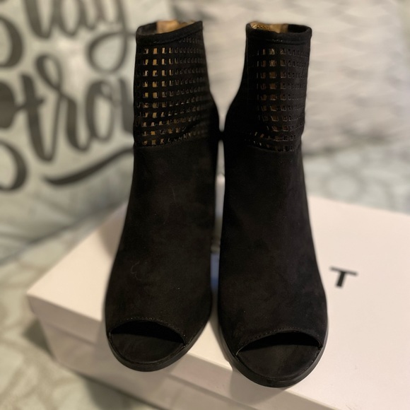 Super Cute Peeped Toe Ankle Boots size 8!!!! - Picture 2 of 8